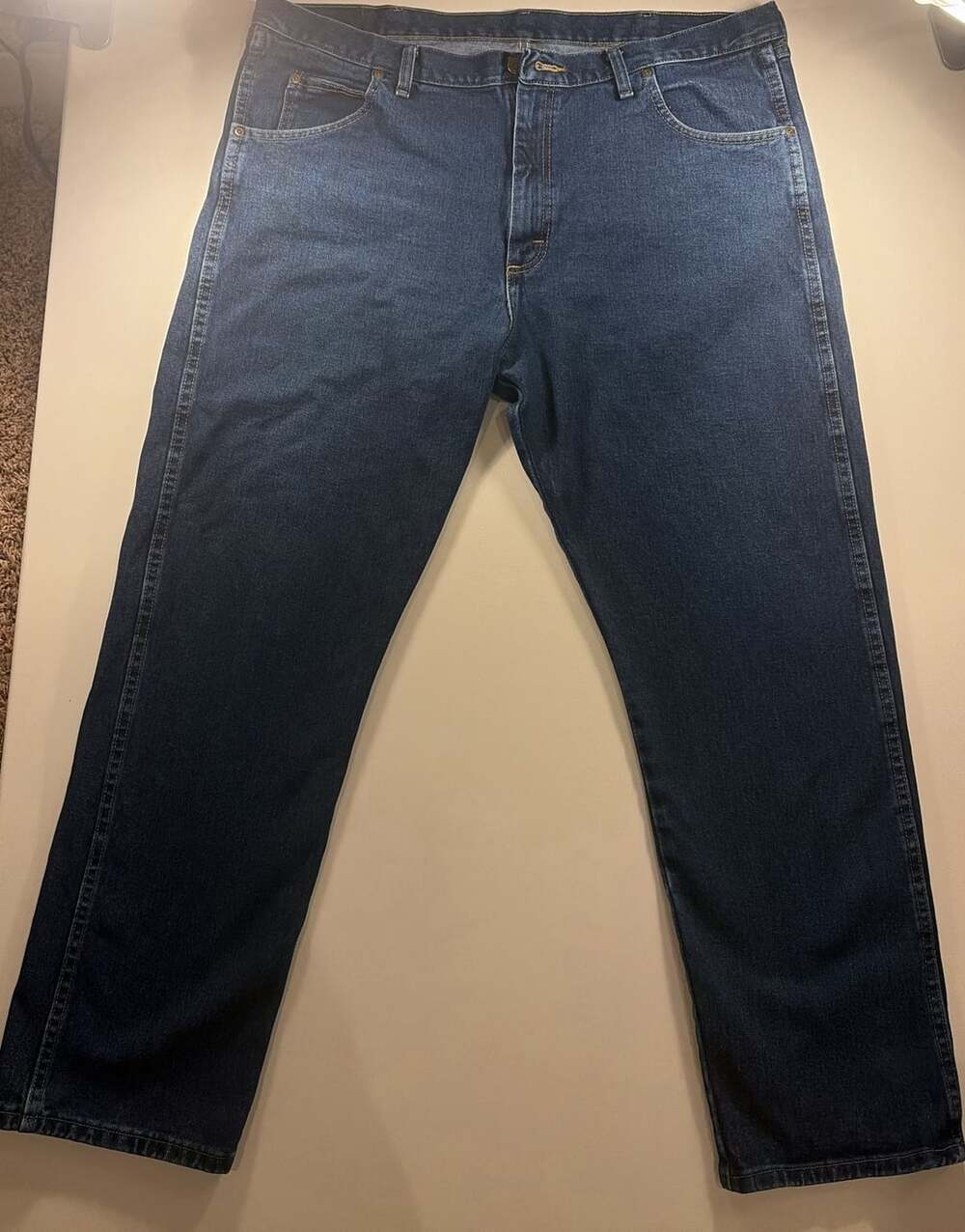 Wrangler Jeans Size 40 x 32 Straight Leg Dark Wash Blue Denim